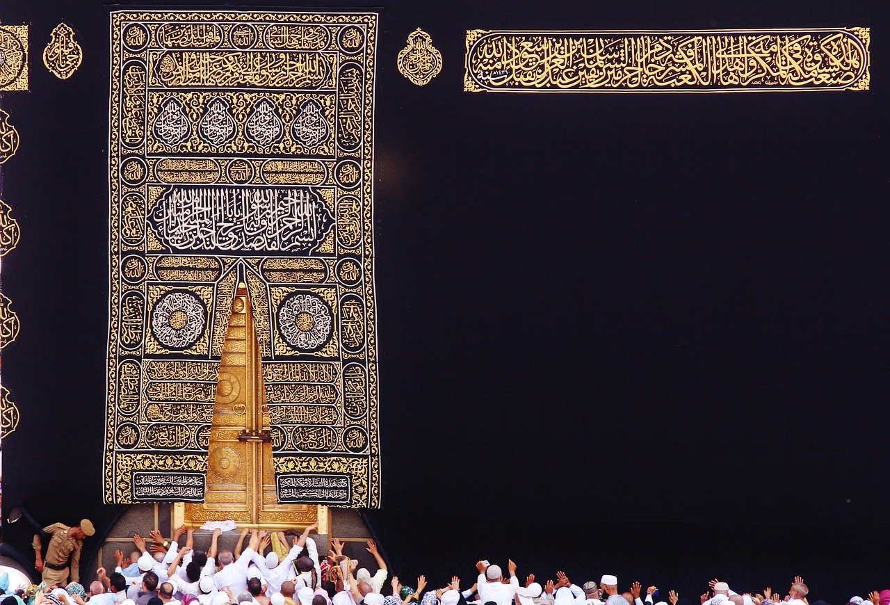 Piatra neagră din Kaaba, o piatră sfântă venită din spațiu?