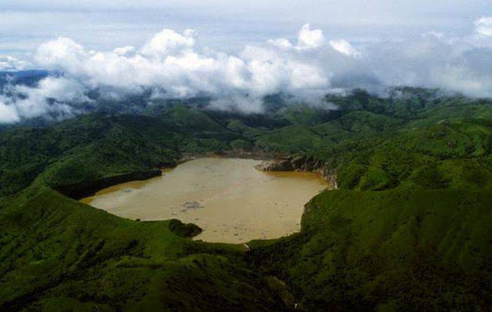 Lacul blestemat a făcut peste 1700 de victime! Misterul Lacul Nyos