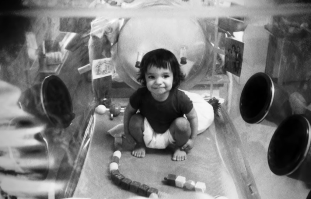 David Vetter, „băiatul din balon.” Povestea cumplită a copilului care a oferit informații despre modul în care funcționează boala rară SCID